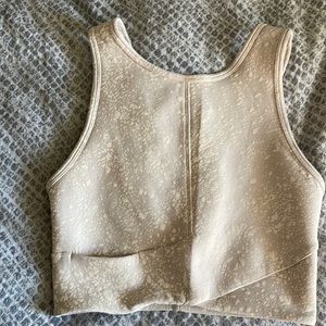 Lululemon tank size 6 speckled white.